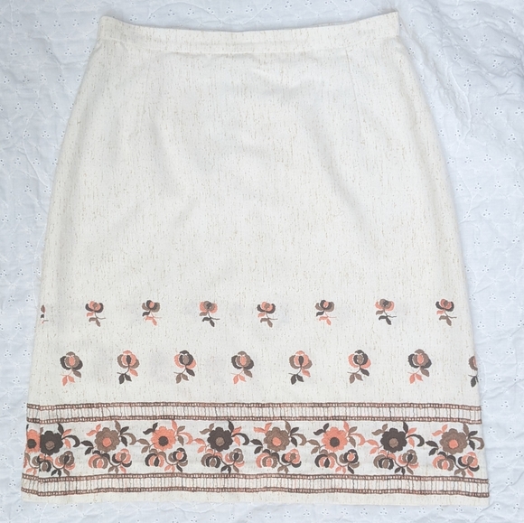 Vintage embroidered skirt - Picture 1 of 4